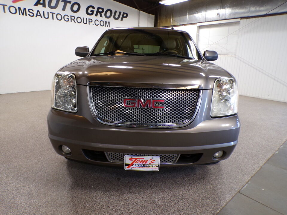 2011 GMC Yukon XL  - Tom's Auto Sales, Inc.