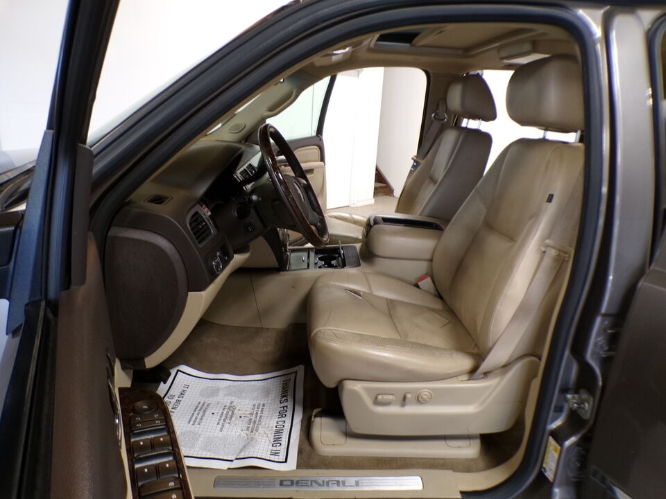 2011 GMC Yukon XL  - Tom's Auto Sales, Inc.