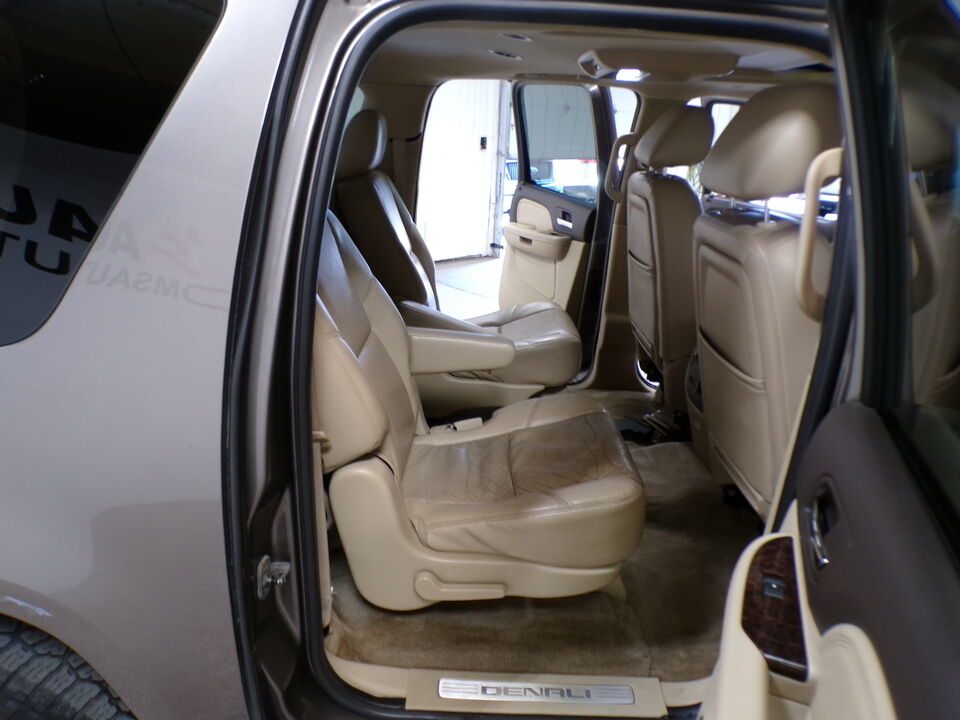 2011 GMC Yukon XL  - Tom's Auto Sales, Inc.