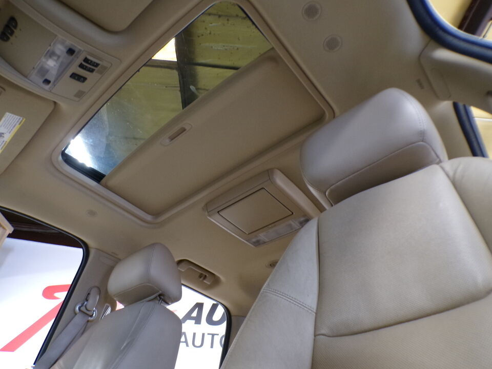 2011 GMC Yukon XL  - Tom's Auto Sales, Inc.