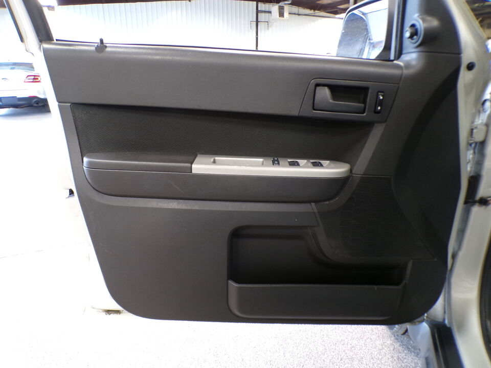 2009 Ford Escape  - Tom's Auto Sales, Inc.