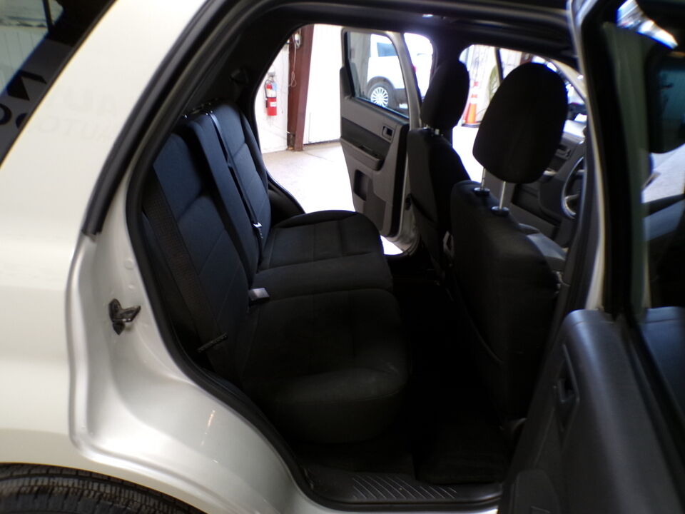 2009 Ford Escape  - Tom's Auto Sales, Inc.