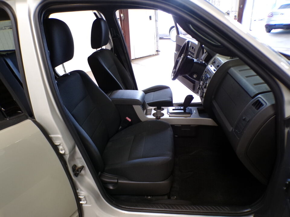 2009 Ford Escape  - Tom's Auto Sales, Inc.