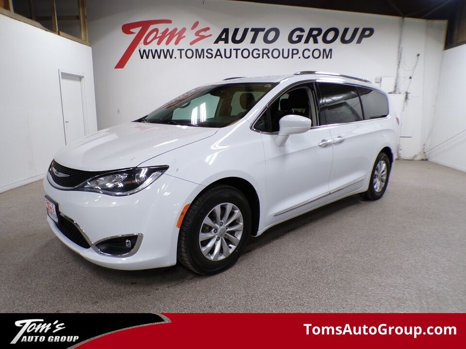 2018 Chrysler Pacifica  - Tom's Auto Group