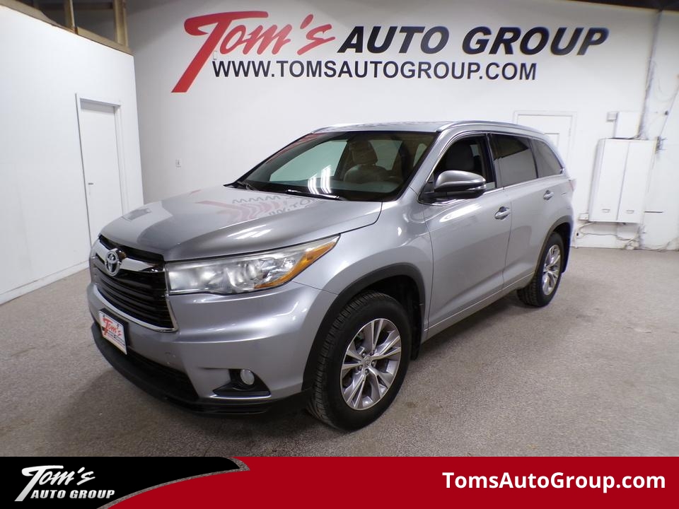 2015 Toyota Highlander XLE  - M83563L  - Tom's Auto Sales, Inc.