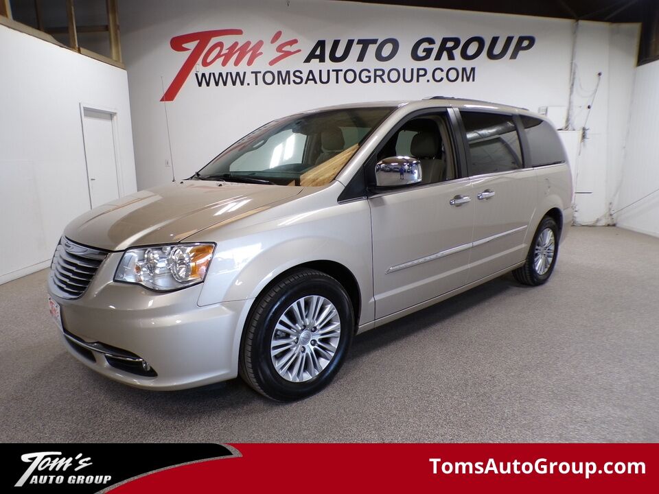 2015 Chrysler Town & Country  - Tom's Credit City
