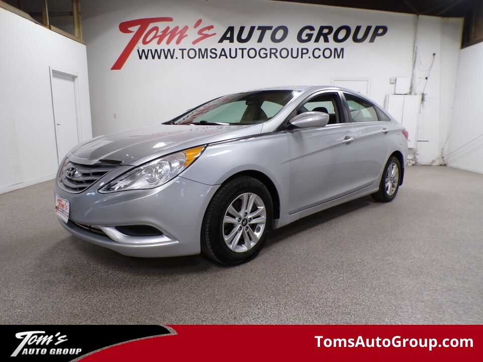 2012 Hyundai Sonata  - Tom's Budget Cars