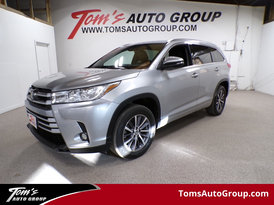 2017 Toyota Highlander XLE  - M78060L  - Tom's Auto Sales, Inc.