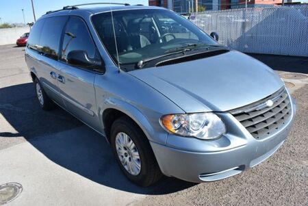 2006 Chrysler Town & Country  - Dynamite Auto Sales