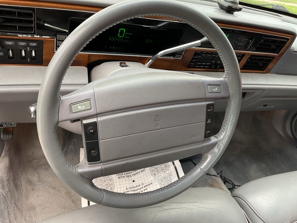 1993 Lincoln Continental (93)  - MCCJ Auto Group