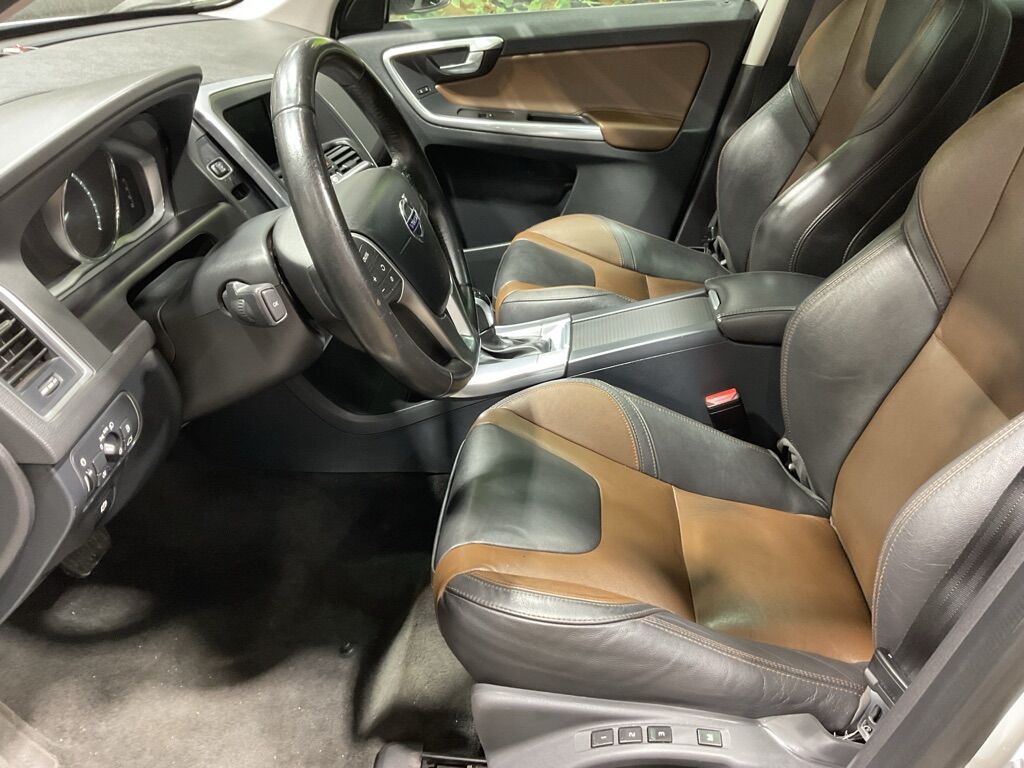 2017 Volvo XC60  - MCCJ Auto Group