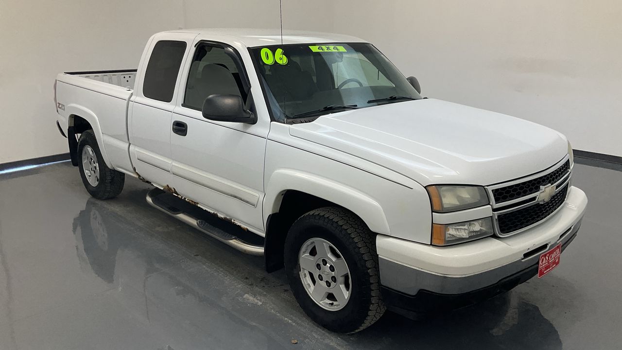 2006 Chevrolet Silverado 1500 Ext Cab 4WD 4D  - 17041B  - C & S Car Company