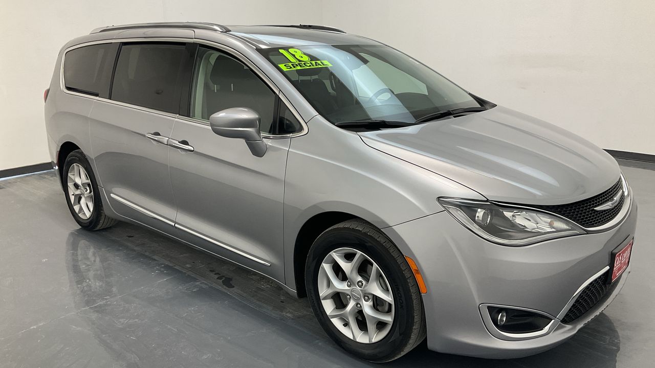 2018 Chrysler Pacifica Touring L  - D18600  - C & S Car Company