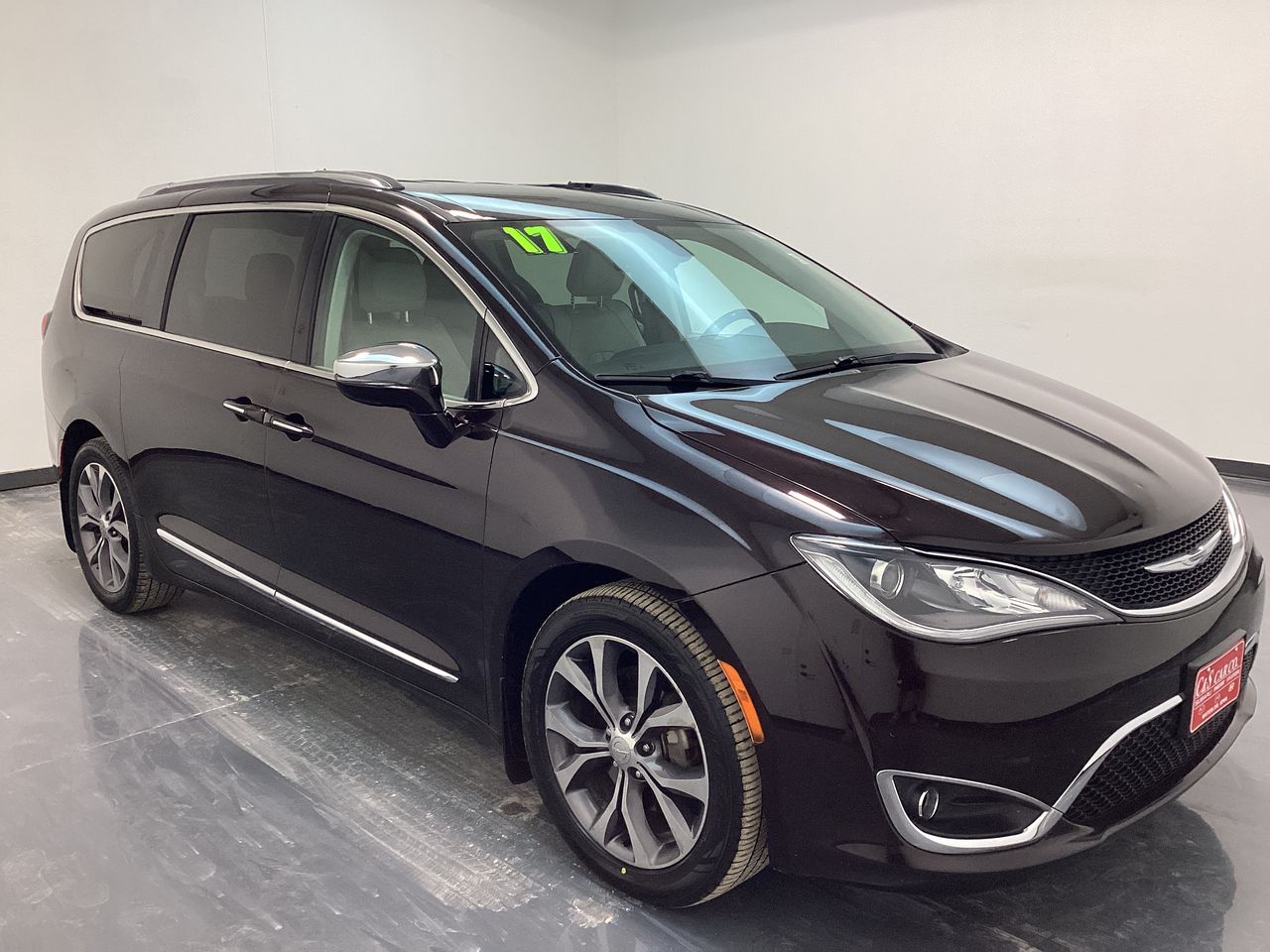 2017 Chrysler Pacifica Limited  - CHY10696A  - C & S Car Company