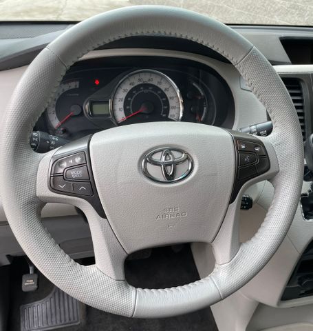 2013 Toyota Sienna  - Okaz Motors