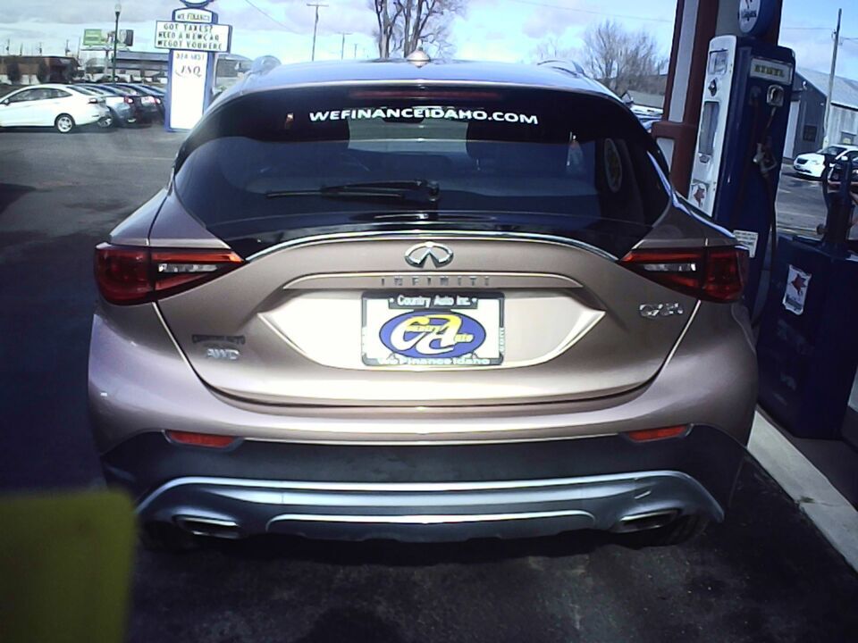 2017 Infiniti QX30  - Country Auto