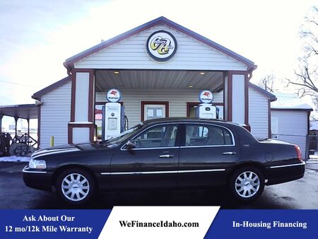 2007 Lincoln Town Car  - Country Auto