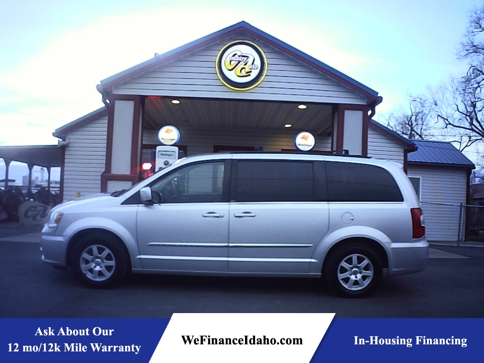 2012 Chrysler Town & Country Touring  - 9915  - Country Auto