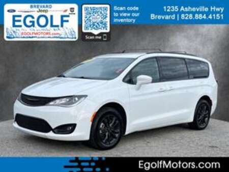 2020 Chrysler Pacifica Launch Edition AWD for Sale  - 82913  - Egolf Motors