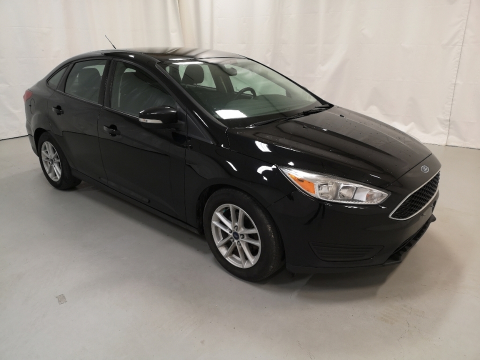 2017 Ford Focus SE image 1 of 13