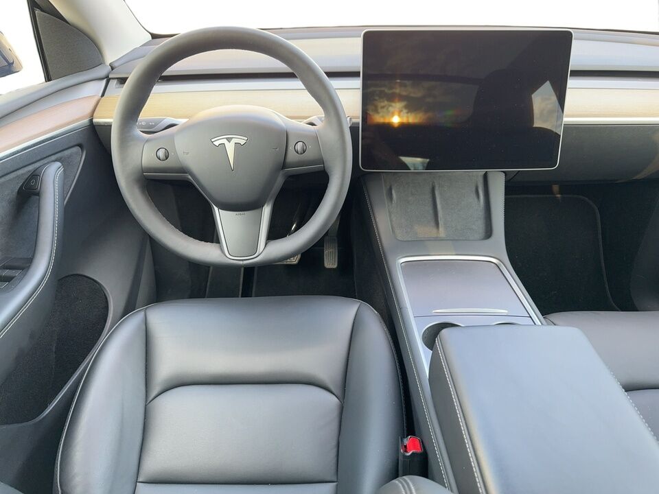 2023 Tesla Model Y  - Desmeules Chrysler