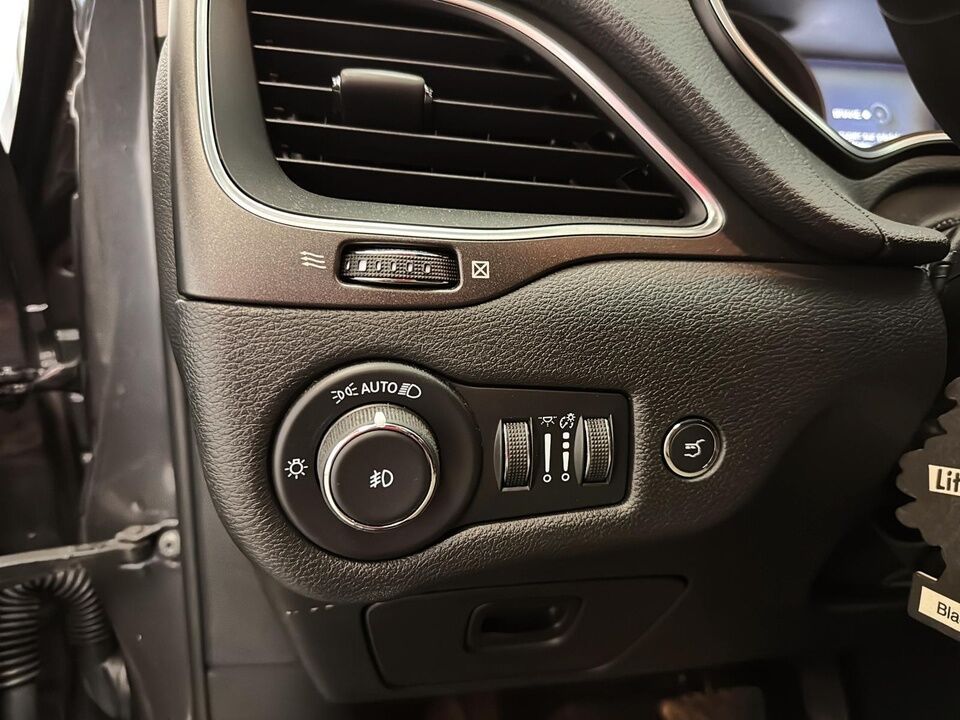 2023 Jeep Cherokee  - Desmeules Chrysler