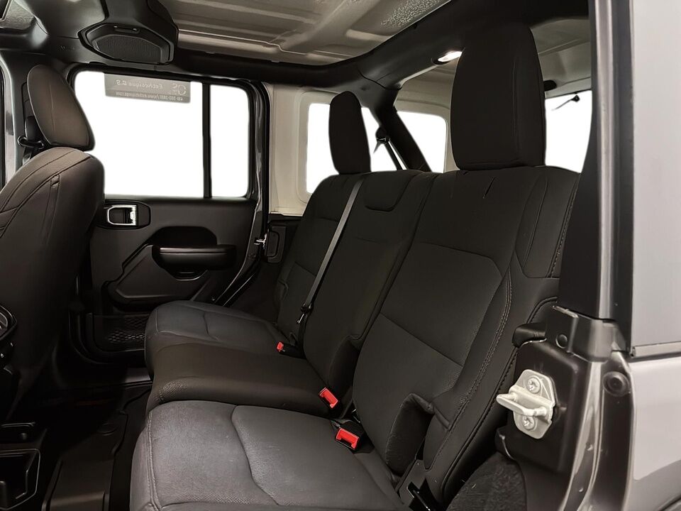 2021 Jeep Wrangler  - Desmeules Chrysler