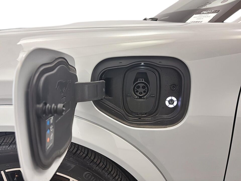 2022 Ford Mustang Mach-E  - Desmeules Chrysler