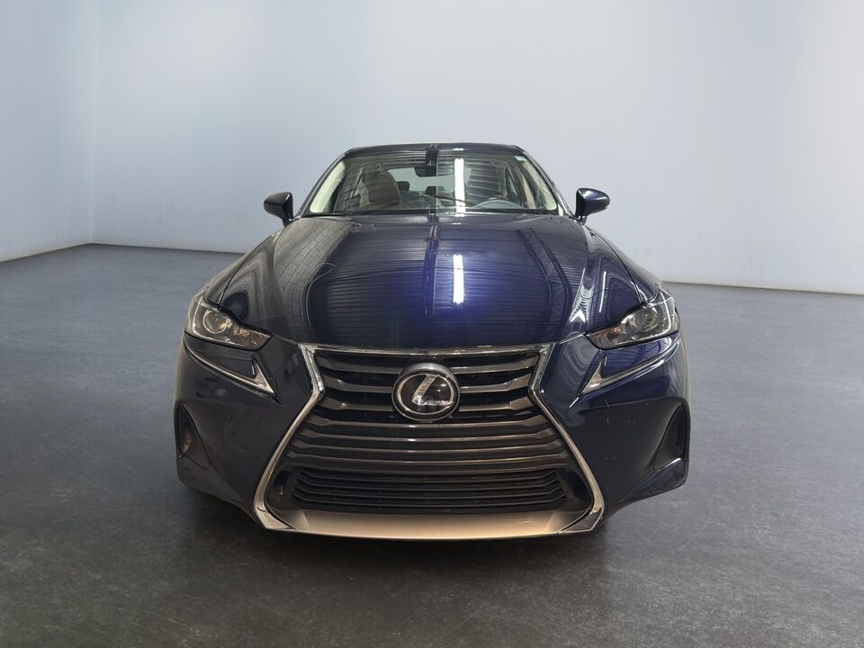 2017 Lexus IS  - Desmeules Chrysler