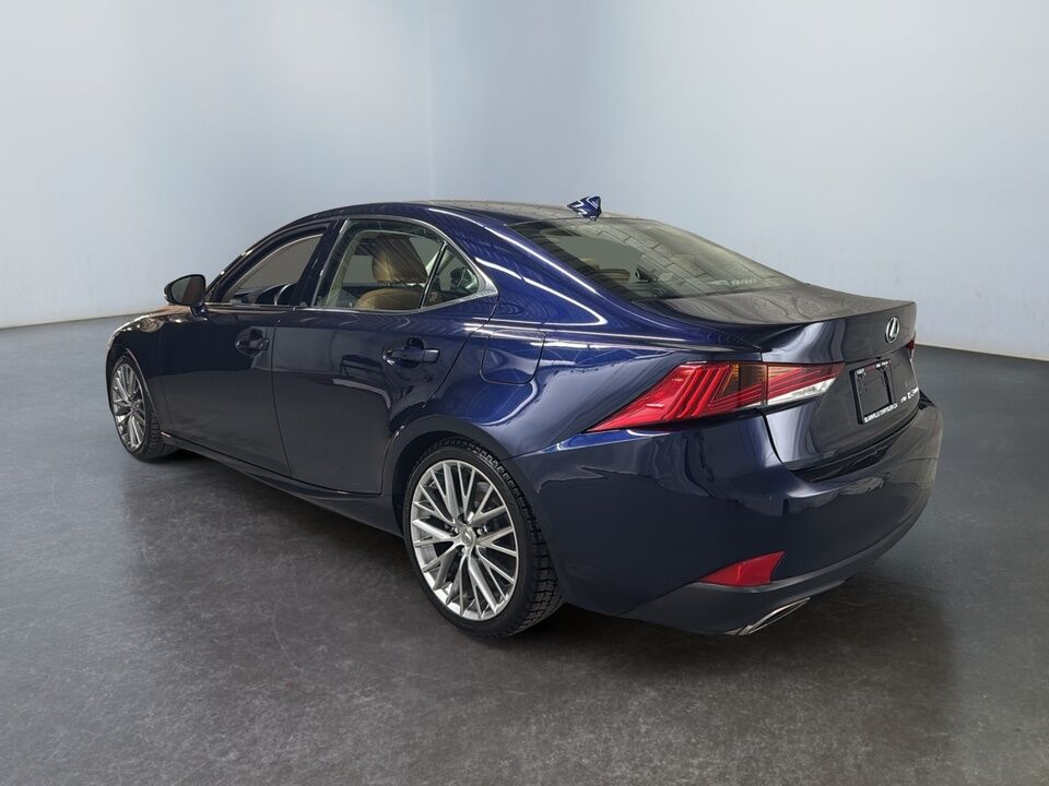 2017 Lexus IS  - Desmeules Chrysler