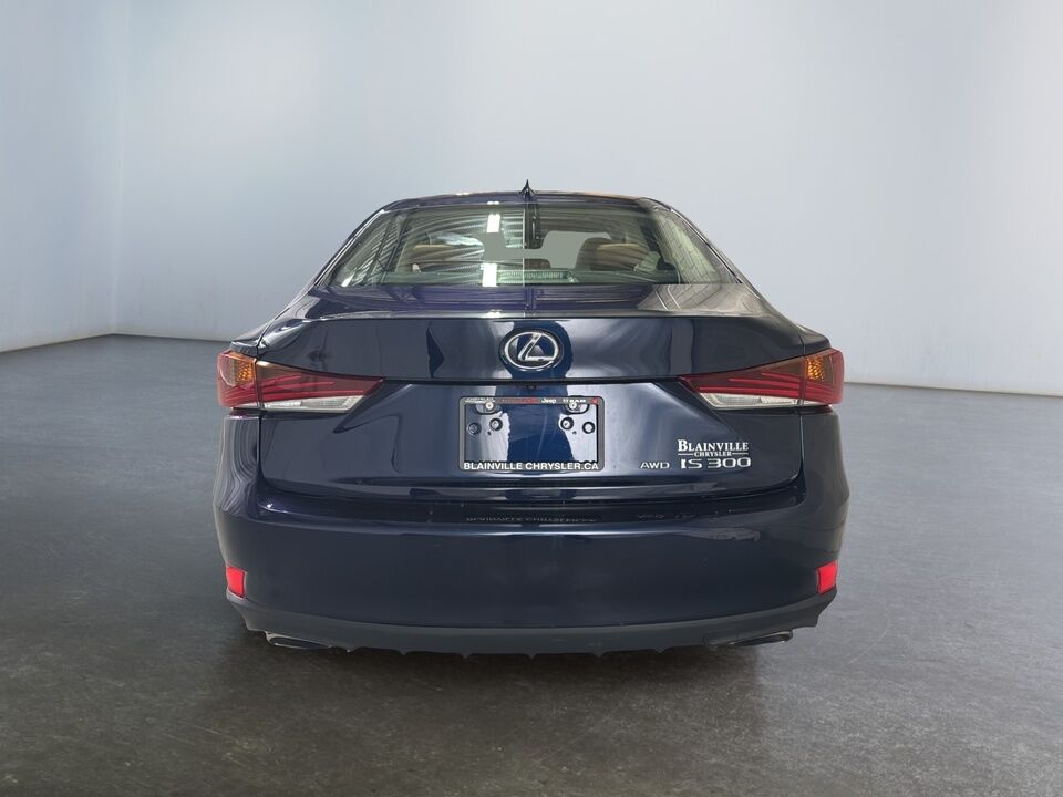 2017 Lexus IS  - Desmeules Chrysler