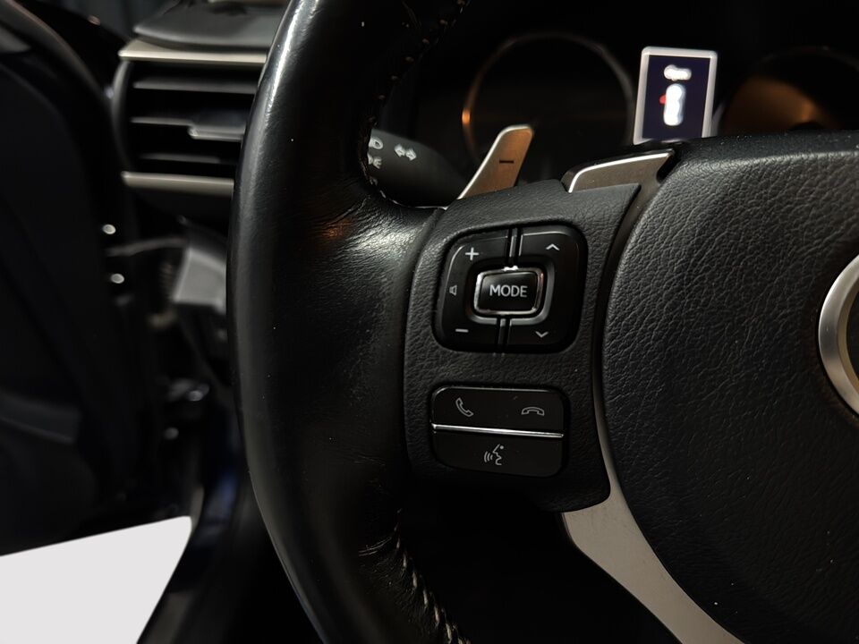 2017 Lexus IS  - Desmeules Chrysler