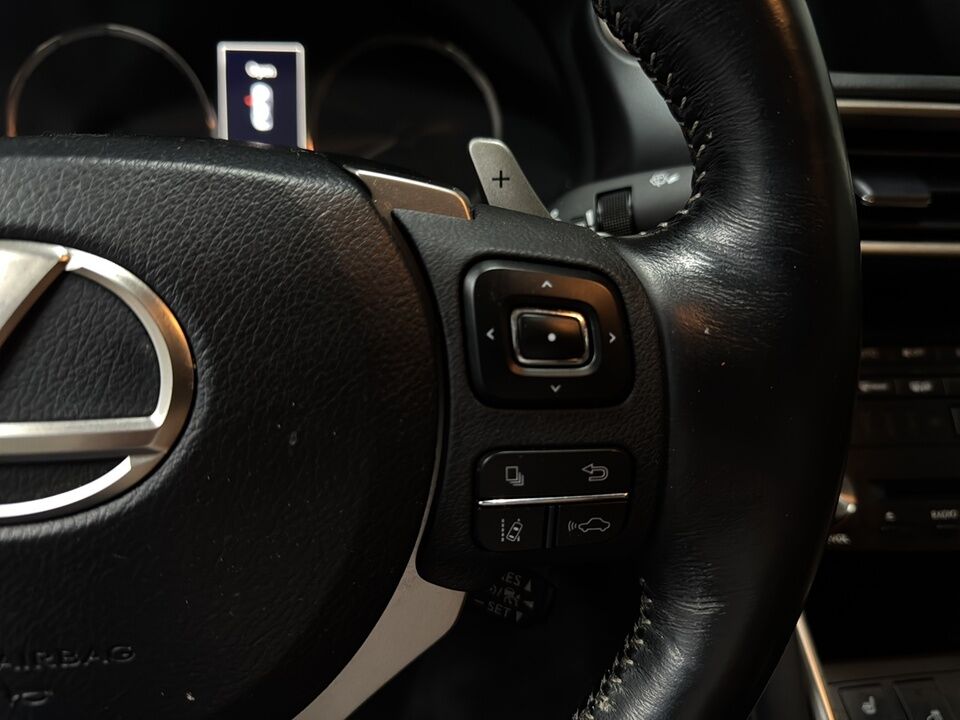 2017 Lexus IS  - Desmeules Chrysler