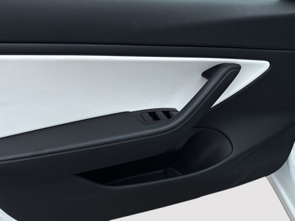 2020 Tesla Model 3  - Desmeules Chrysler