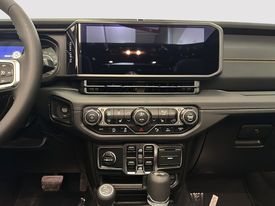 2025 Jeep Wrangler  - Desmeules Chrysler