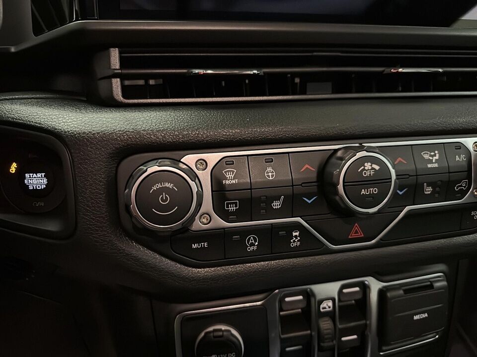2025 Jeep Wrangler  - Desmeules Chrysler