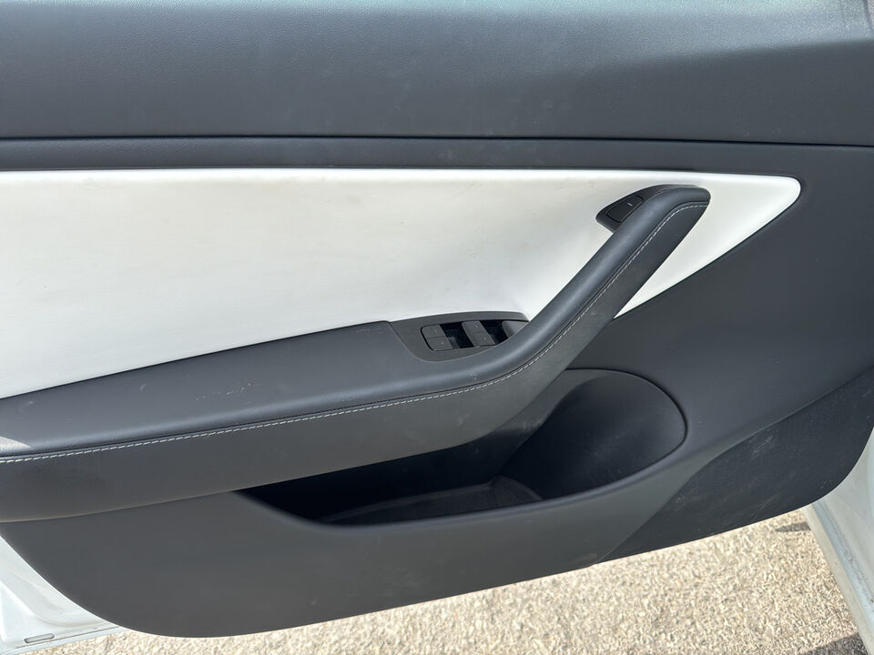 2020 Tesla Model 3  - Desmeules Chrysler
