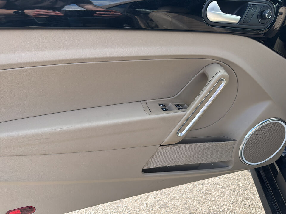 2015 Volkswagen Beetle  - Desmeules Chrysler
