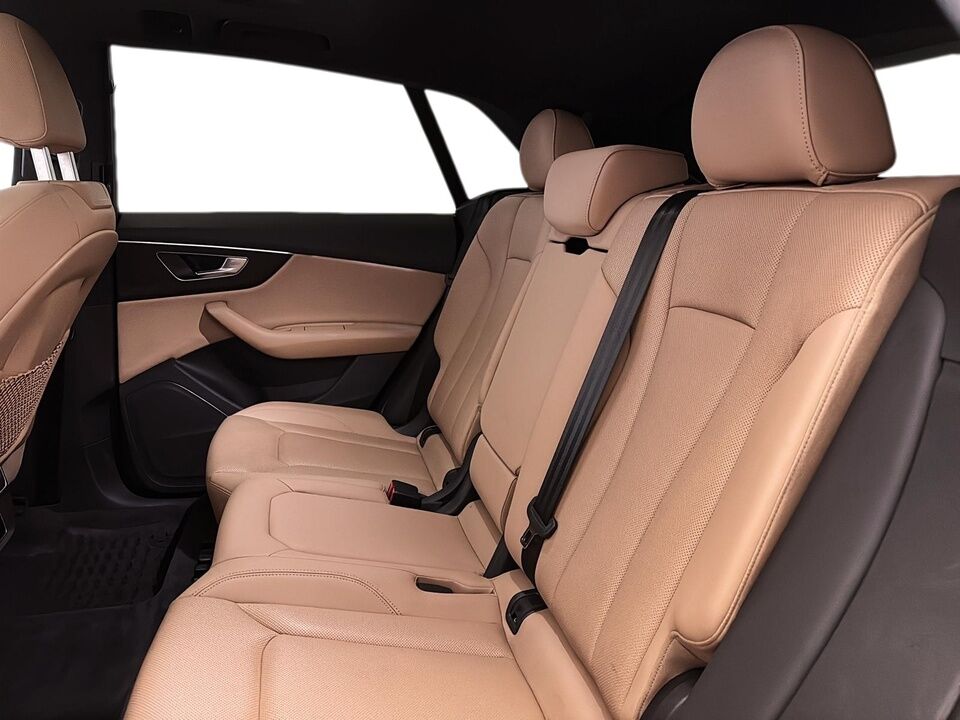 2021 Audi Q8  - Desmeules Chrysler