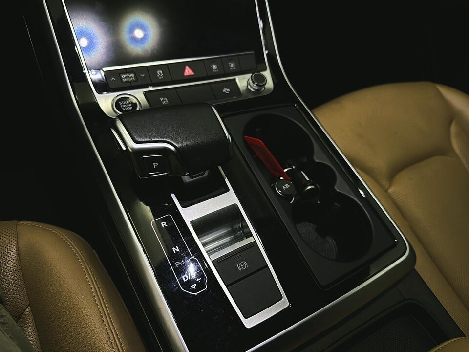 2021 Audi Q8  - Desmeules Chrysler