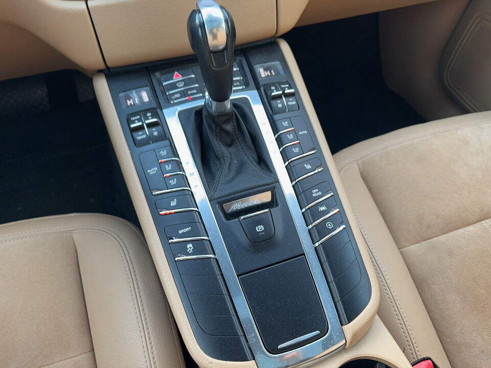 2017 Porsche Macan  - Blainville Chrysler