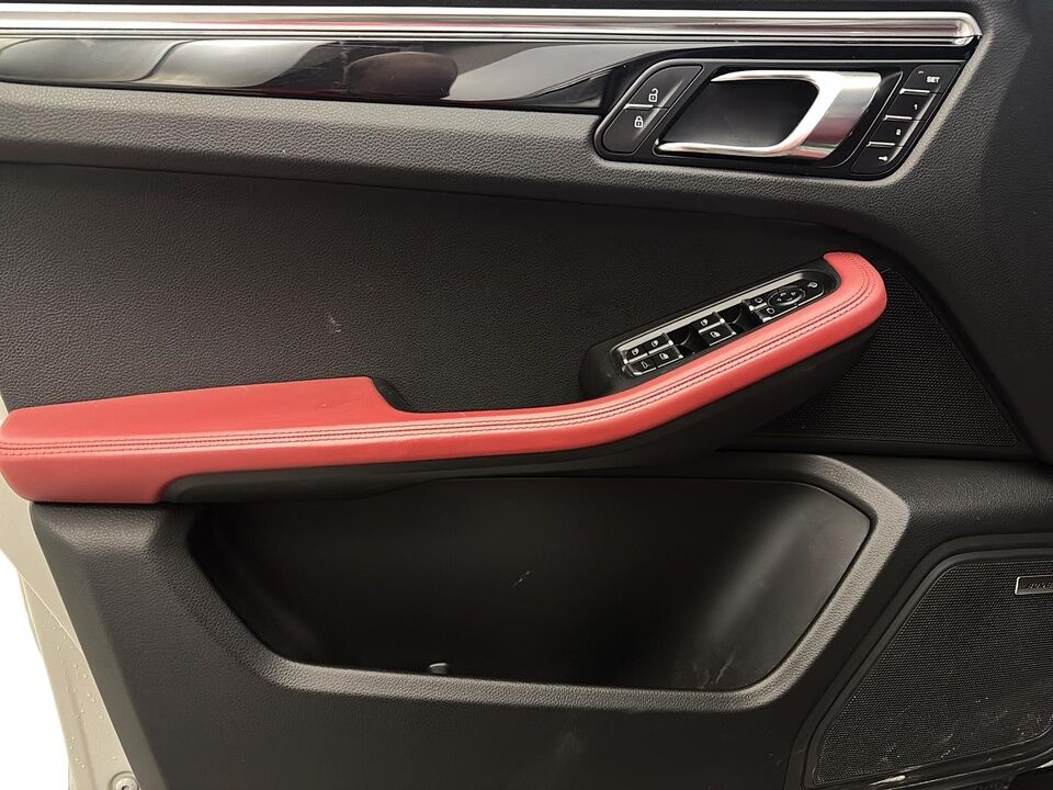 2020 Porsche Macan  - Desmeules Chrysler