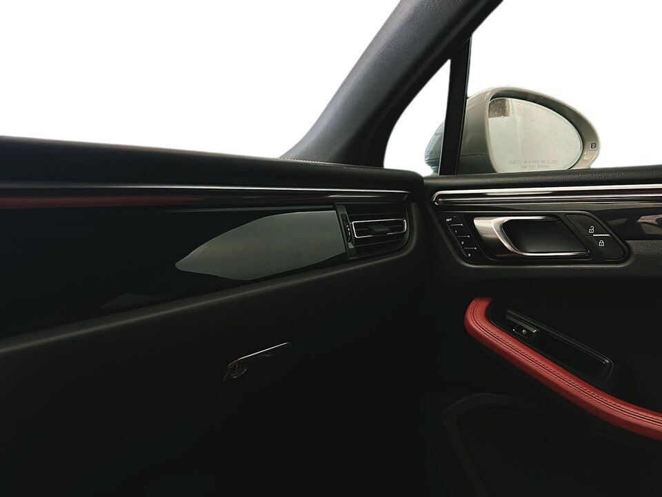 2020 Porsche Macan  - Desmeules Chrysler