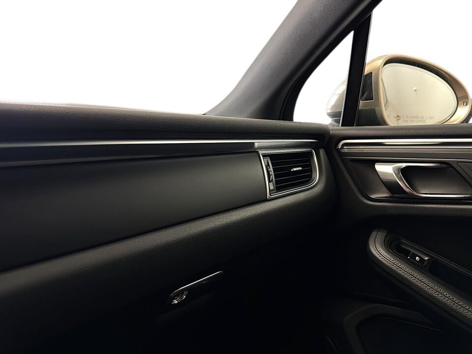 2017 Porsche Macan  - Desmeules Chrysler