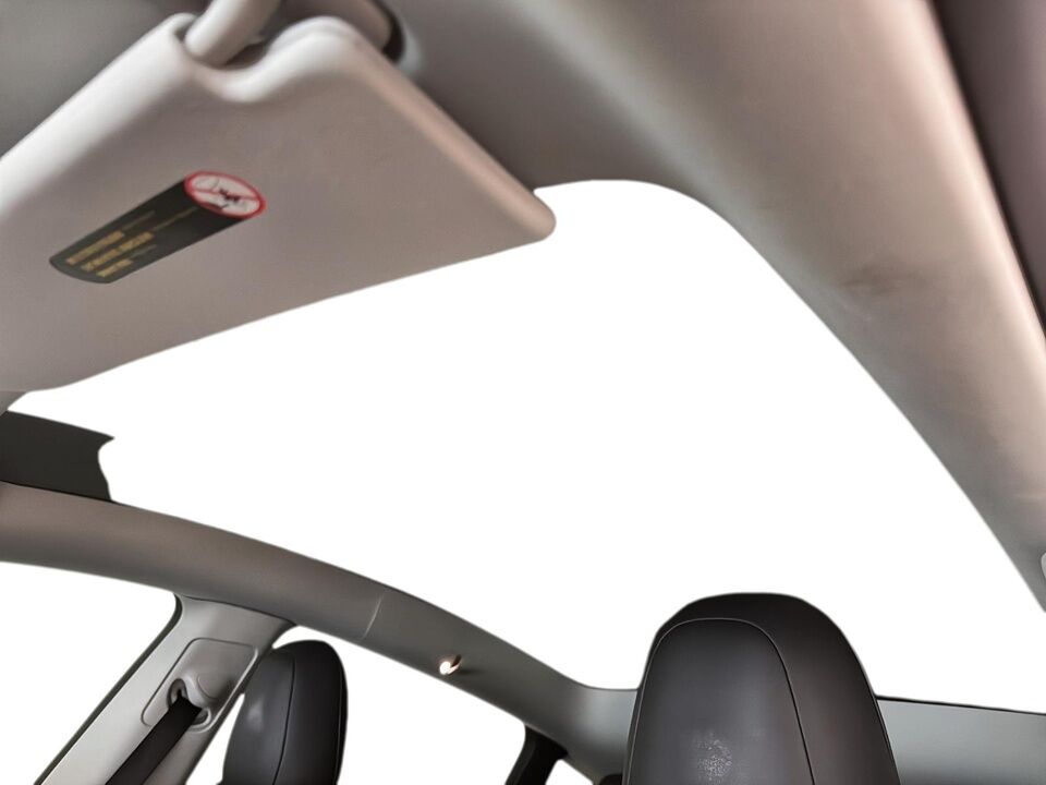 2022 Tesla Model Y  - Desmeules Chrysler
