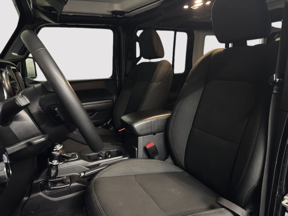 2023 Jeep Wrangler  - Desmeules Chrysler