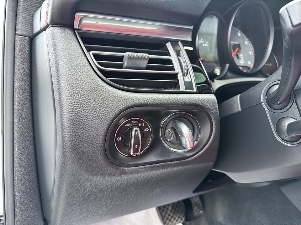 2019 Porsche Macan  - Desmeules Chrysler