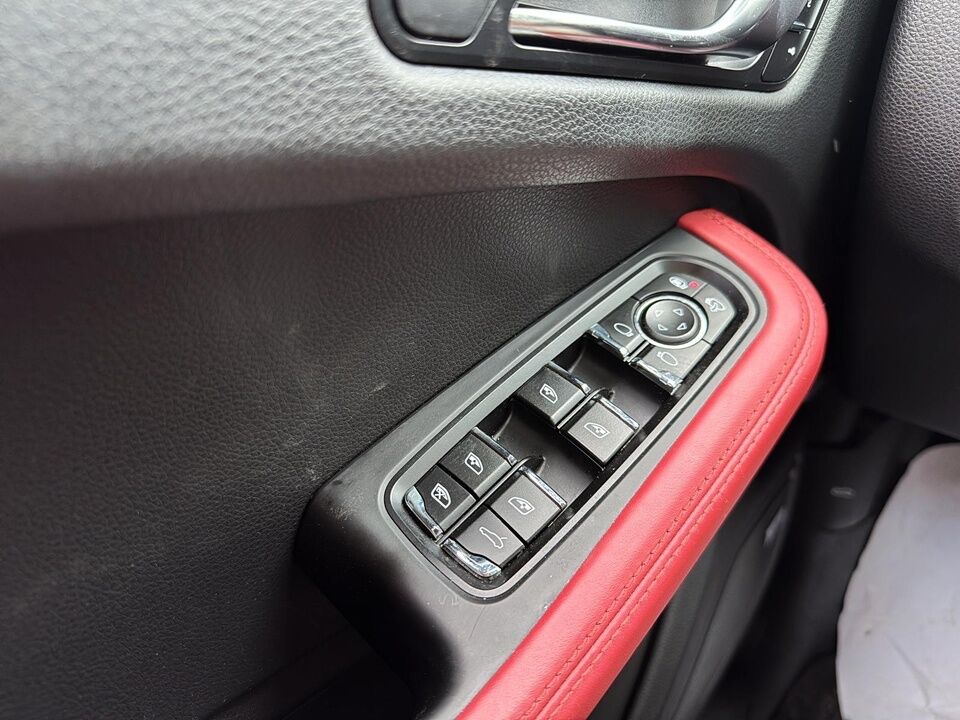 2019 Porsche Macan  - Desmeules Chrysler