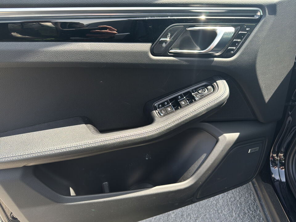 2022 Porsche MACAN S  - Desmeules Chrysler