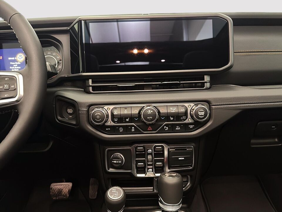 2025 Jeep Wrangler  - Desmeules Chrysler